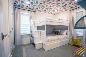 3 bedrooms - The Holli's Sweet Retreat, 3BR by Velvet Ditch Villas (Oxford)