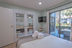 3 bedrooms, desk, iron/ironing board, travel crib