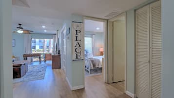 3 chambres, bureau, fer et planche Ă repasser, lit parapluie