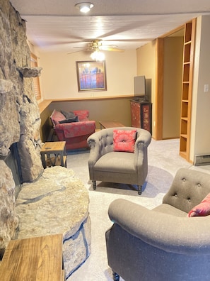Smart TV, fireplace