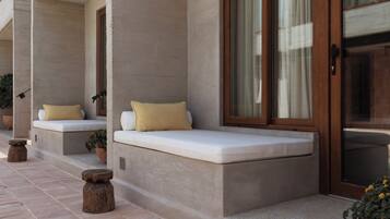 Classic Room, 1 King Bed | 1 bedroom, premium bedding, down duvets, Select Comfort beds