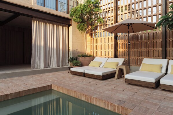 Outdoor pool, open 9:00 AM to 11:00 PM, pool umbrellas, sun loungers - Casa UMI Adults Only (Puerto Escondido)