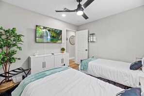 4 bedrooms, desk, iron/ironing board, travel cot
