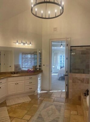 Toallas, jabón y papel higiénico