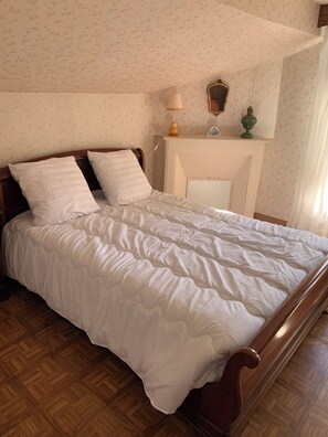 3 bedrooms, iron/ironing board, bed sheets - Charming 3-bedroom house in green Périgord (Savignac-Lédrier)