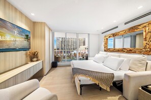 1 Schlafzimmer, Zimmersafe, Schreibtisch, Bügeleisen/Bügelbrett