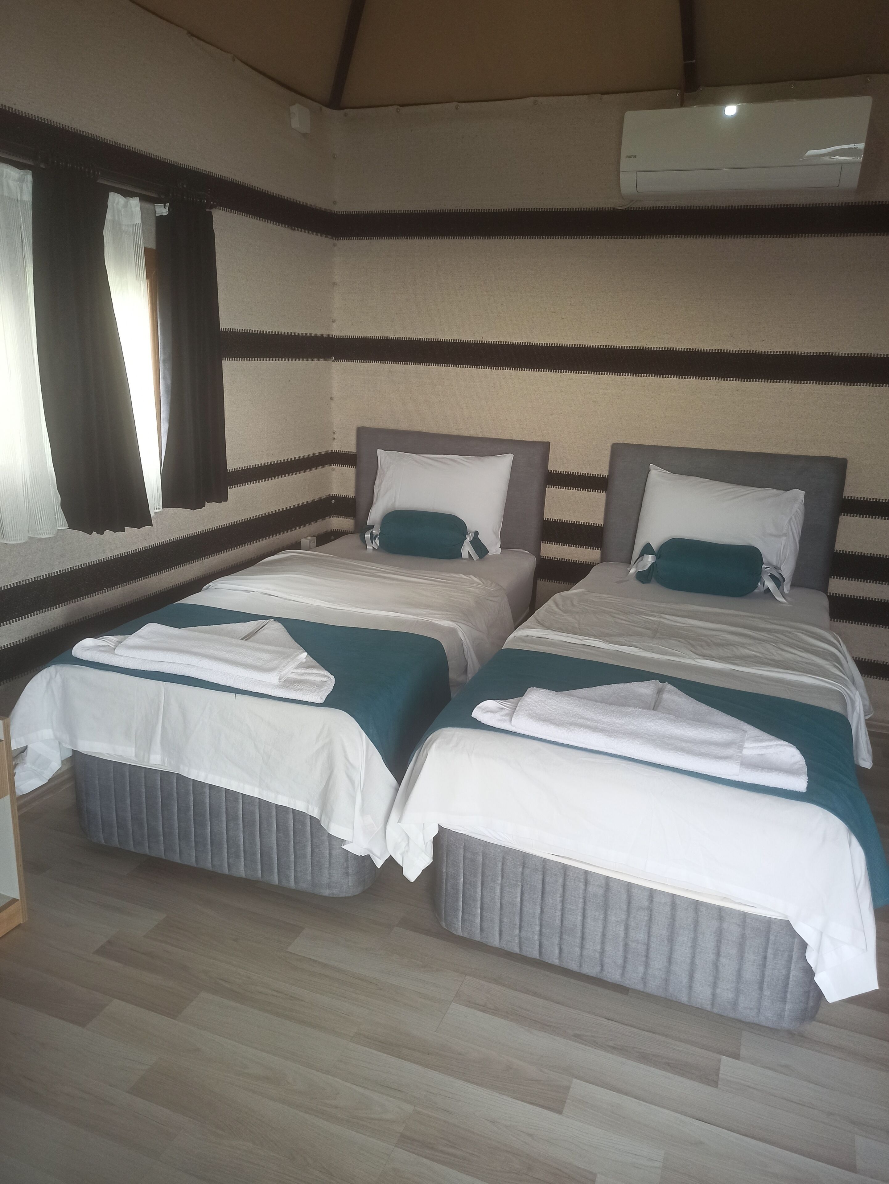 Classic Bungalow, Non Smoking, Lake View | 1 bedroom, minibar, laptop workspace, bed sheets