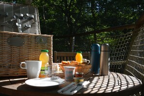 Comfort-Ferienhütte, Blick auf den Weinberg | Restaurant