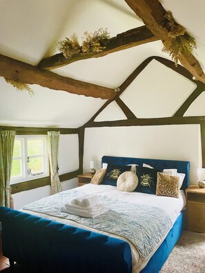 2 bedrooms, iron/ironing board, WiFi, bed sheets - Log-Burner and Beamed Ceilings! Whitbourne Hall and Crumplebury wedding venue (Herefordshire)