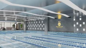 Piscina interior moderna com design geométrico no teto e um logotipo na parede.