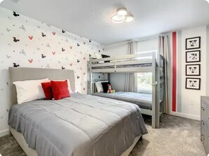 4 slaapkamers, een strijkplank/strijkijzer, reisbedje, wifi