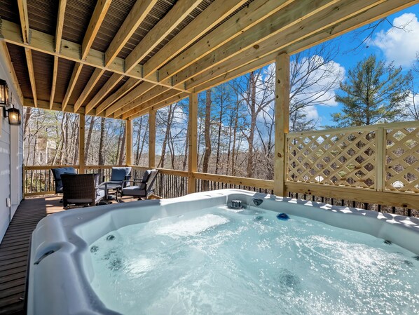 Outdoor spa tub