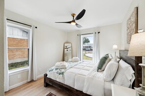 4 habitaciones, tabla de planchar con plancha y cuna de viaje