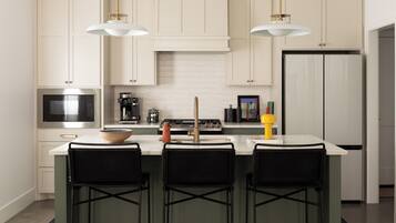 Microondas, horno, placa de cocina y lavavajillas