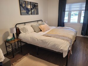 3 Schlafzimmer, Schreibtisch, Bügeleisen/Bügelbrett, WLAN