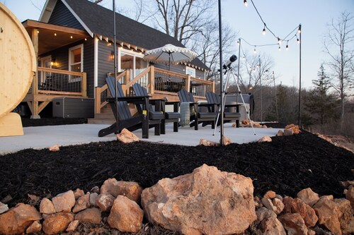 Secluded Wellness Cabin: Sauna, Hot Tub & Views