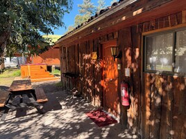 Cabaña estándar, vistas al jardín | 1 dormitorio y wifi gratis