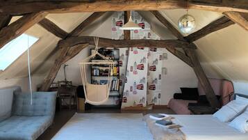 4 chambres, fer et planche à repasser, Wi-Fi, draps fournis