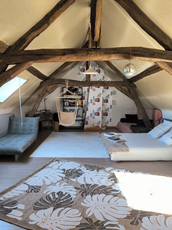 4 chambres, fer et planche à repasser, Wi-Fi, literie fournie
