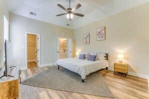 6 bedrooms, iron/ironing board, WiFi, bed sheets