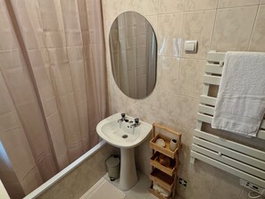 Hair dryer, bidet, towels, soap - Raízes da Serra | Casa Alvoco (Alvoco da Serra)