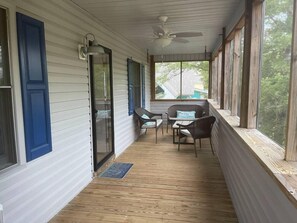 Outdoor dining - Oak Island 4BR Retreat (Oak Island)