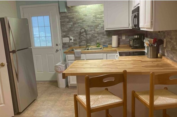 Fridge, microwave, oven, stovetop - Oak Island 4BR Retreat (Oak Island)