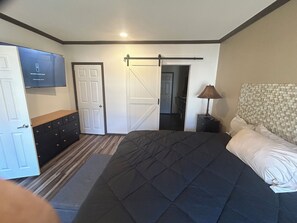 1 soverom, skrivebord, strykejern/-brett og wi-fi