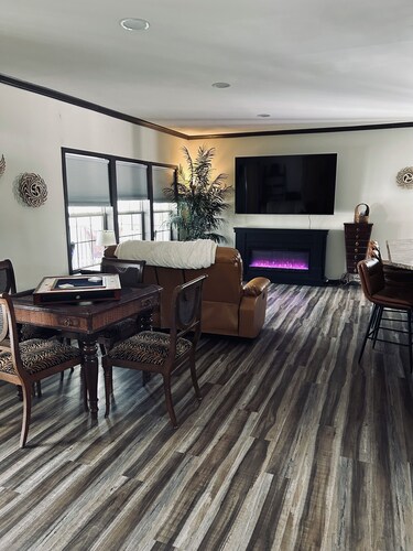 Praire house Cozy cabin romantic on suite Jacuzzi tub Walk-in rainfall shower