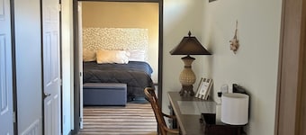 Praire house Cozy cabin romantic on suite Jacuzzi tub Walk-in rainfall shower
