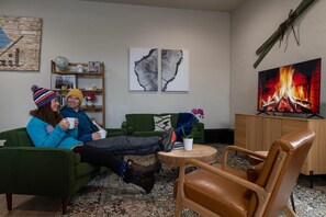Studio, 1 keskisuuri parisänky ja vuodesohva (Lift House Lodge, Downtown Vail Lions) | Oleskelualue