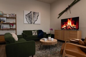 Studio, 1 grand lit et 1 canapé-lit (Lift House Air-Conditioned Studio, St) | Aire de séjour