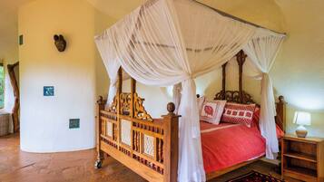 6 bedrooms, in-room safe, desk, free WiFi