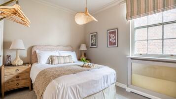 1 chambre, fer et planche à repasser, accès Internet