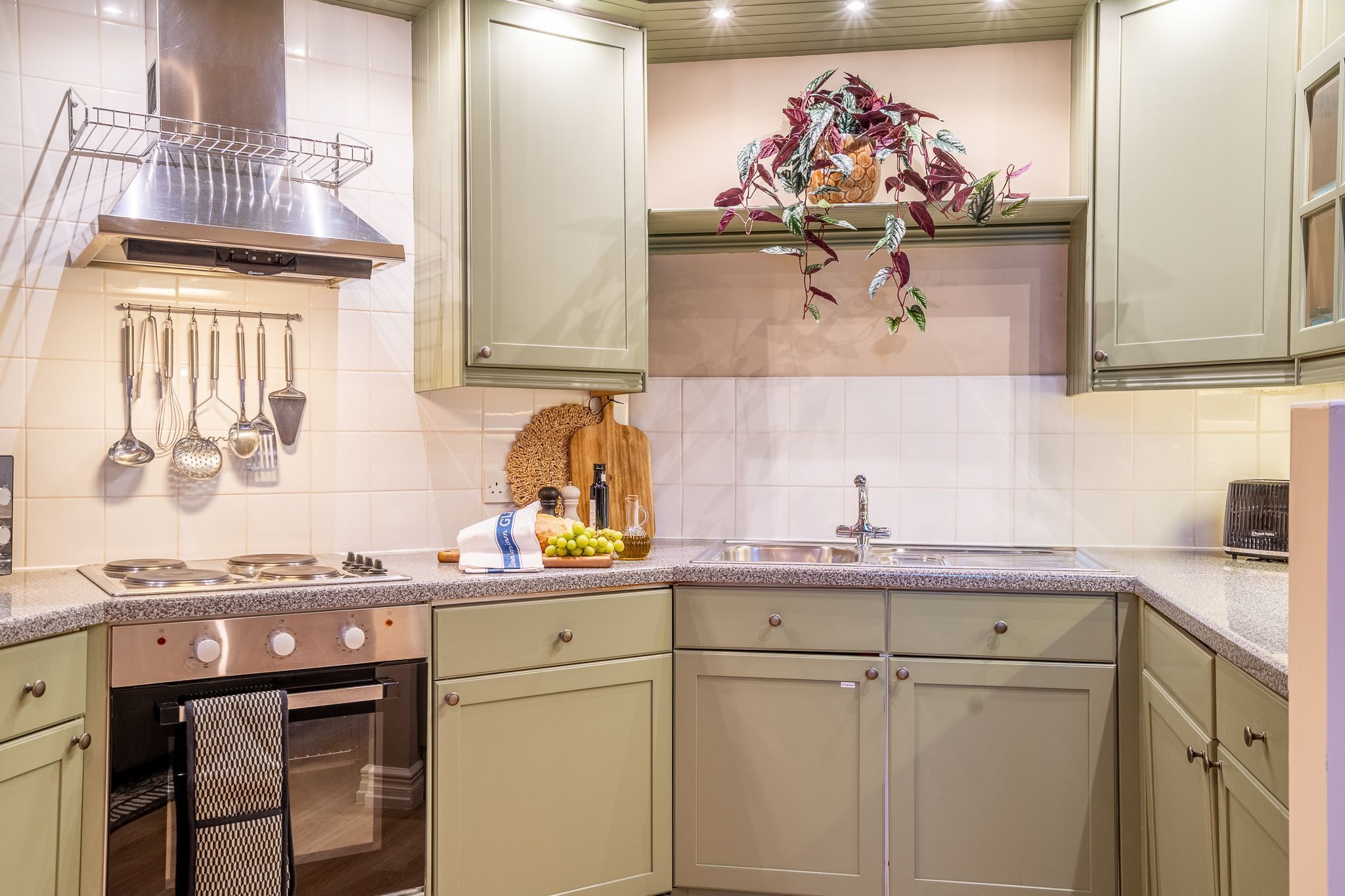 Micro-ondes, four, plaque de cuisson, lave-vaisselle