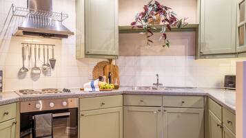 Micro-ondes, four, plaque de cuisson, lave-vaisselle