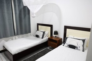 3 bedrooms, iron/ironing board, WiFi, bed sheets