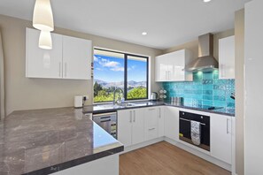 Réfrigérateur, micro-ondes, lave-vaisselle, grille-pain