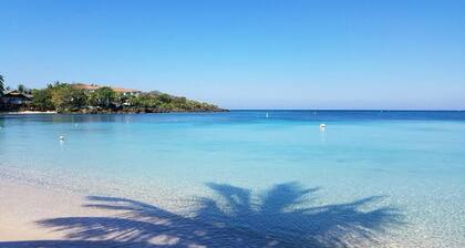 Grand Estate, West Bay. Ocean View, Pool & Waterfall. 5 minutes walk to beach.