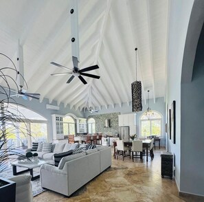 Smart-TV, Bücher, Drucker