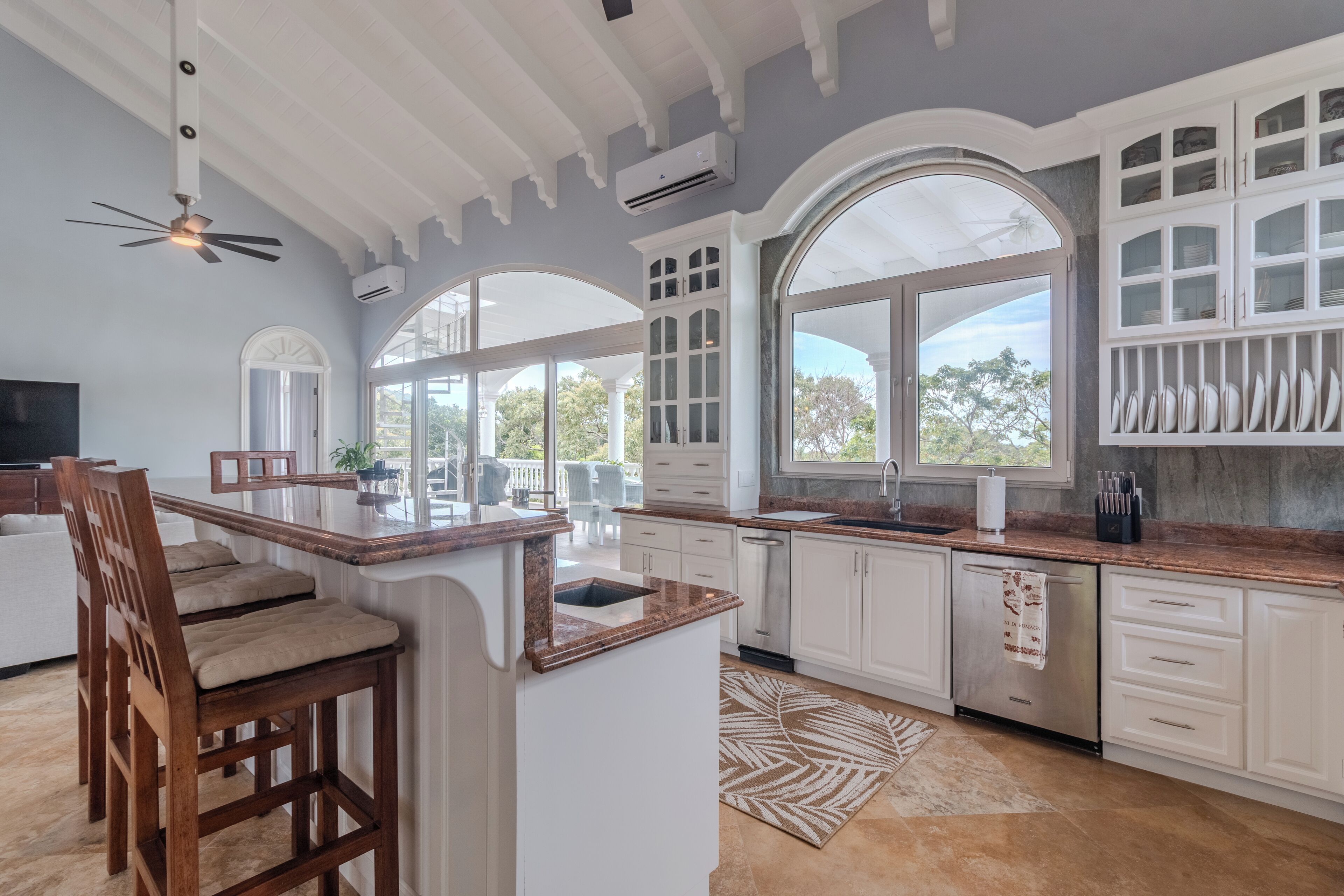 冰箱、微波炉、烤箱、炉灶