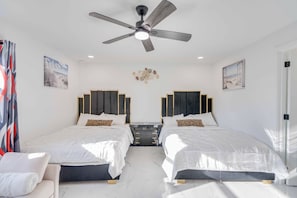 3 habitaciones, escritorio y tabla de planchar con plancha 