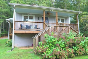 Exterior - Shangri-La in Etowah:  a serene + cheerful cottage near Pisgah & DuPont Forests (Etowah)