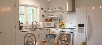 Shangri-La in Etowah:  a serene + cheerful cottage near Pisgah & DuPont Forests