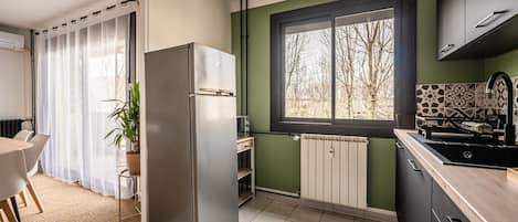 Fridge, microwave, oven, dishwasher