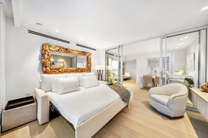 3 habitaciones, caja de seguridad en la habitación y escritorio 