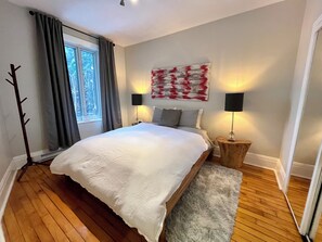 1 habitación, escritorio, tabla de planchar con plancha y wifi gratis 