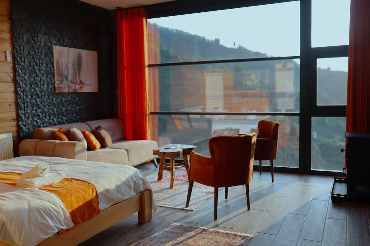 Suite monolocale Deluxe, 1 letto matrimoniale con divano letto, vista valle | 1 camera, Wi-Fi gratuito, lenzuola