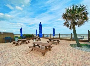 Outdoor dining - OCEAN VIEW Studio@Daytona Zzz 4 (Daytona Beach)