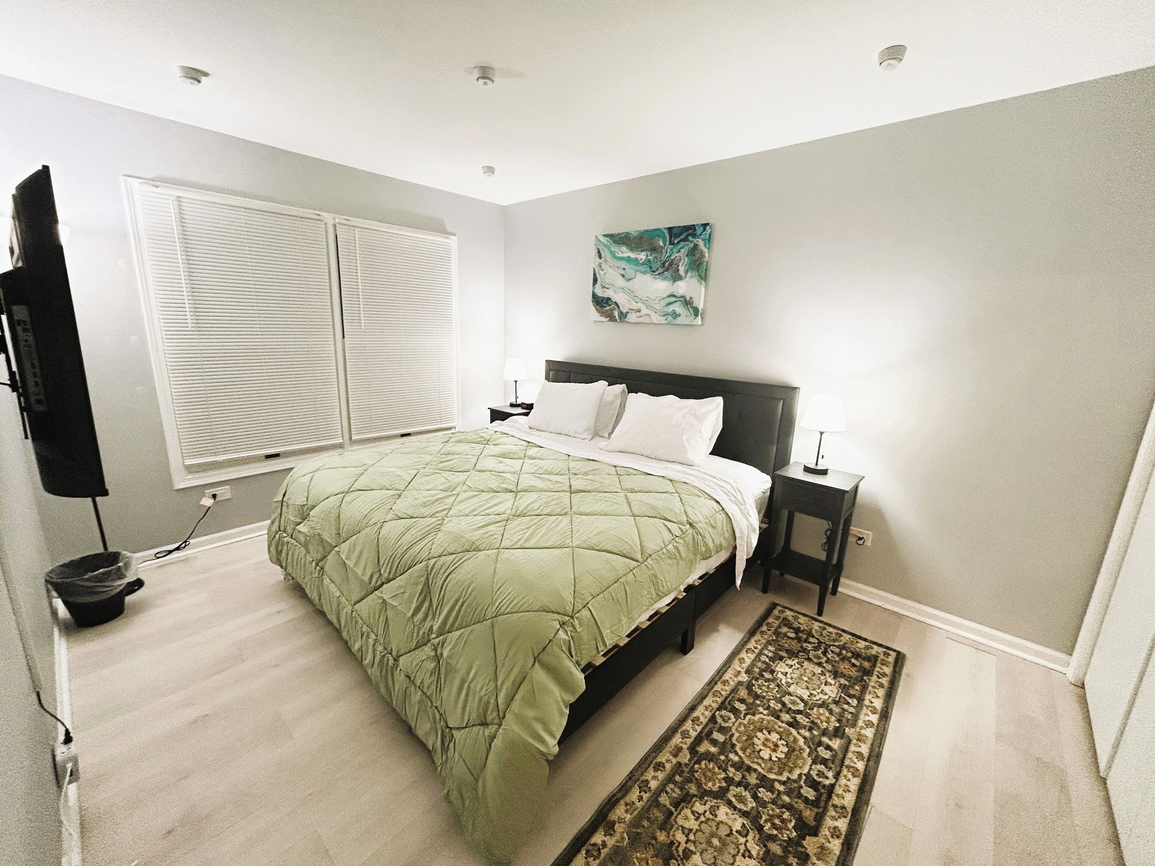 5 bedrooms, WiFi, bed sheets